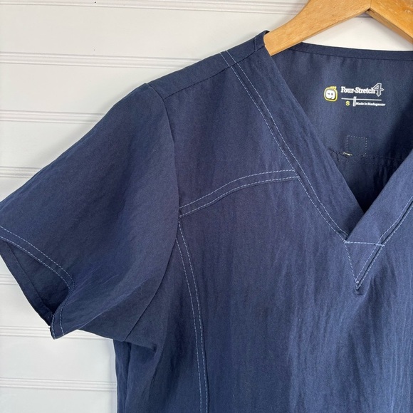 WonderWink scrub top Size S - Picture 3 of 5